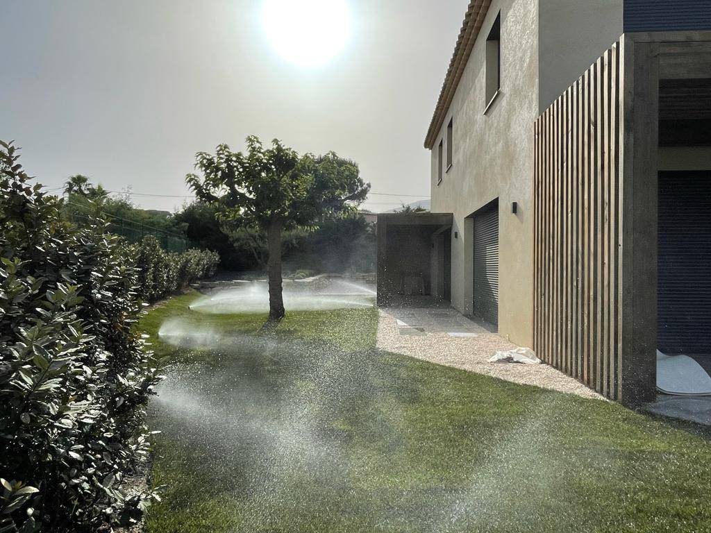 Arrosage par aspersion pour gazon dans le Var 83