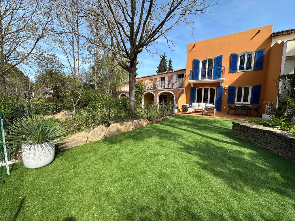 gazon synthétique sur Grimaud