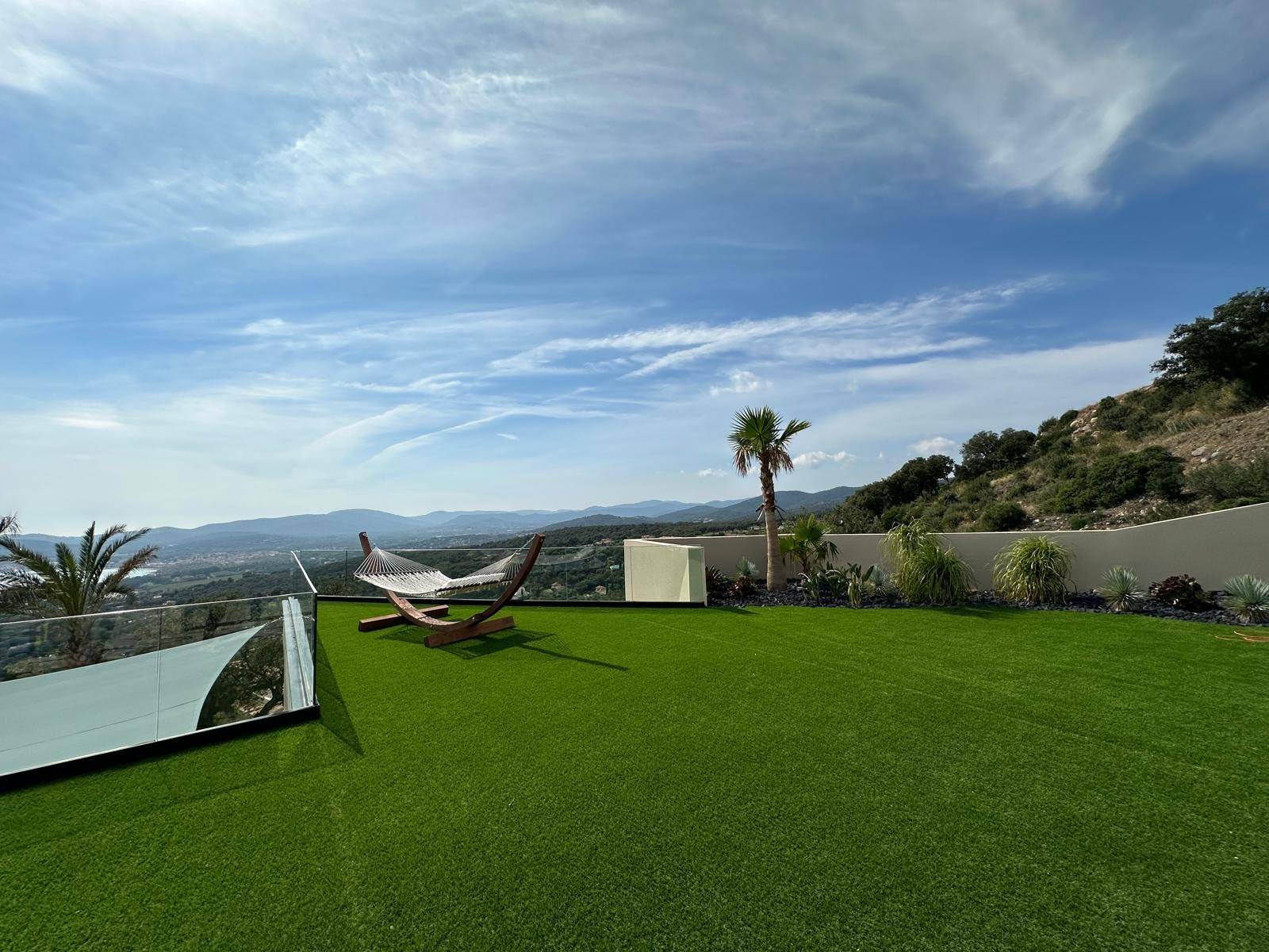 Entreprise pour installation de gazon synthétique à Saint-Tropez